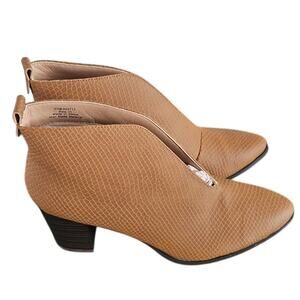 NWOT Bellamy Women’s Brown Faux Leather Ankle Booties – Block Heel, size 11